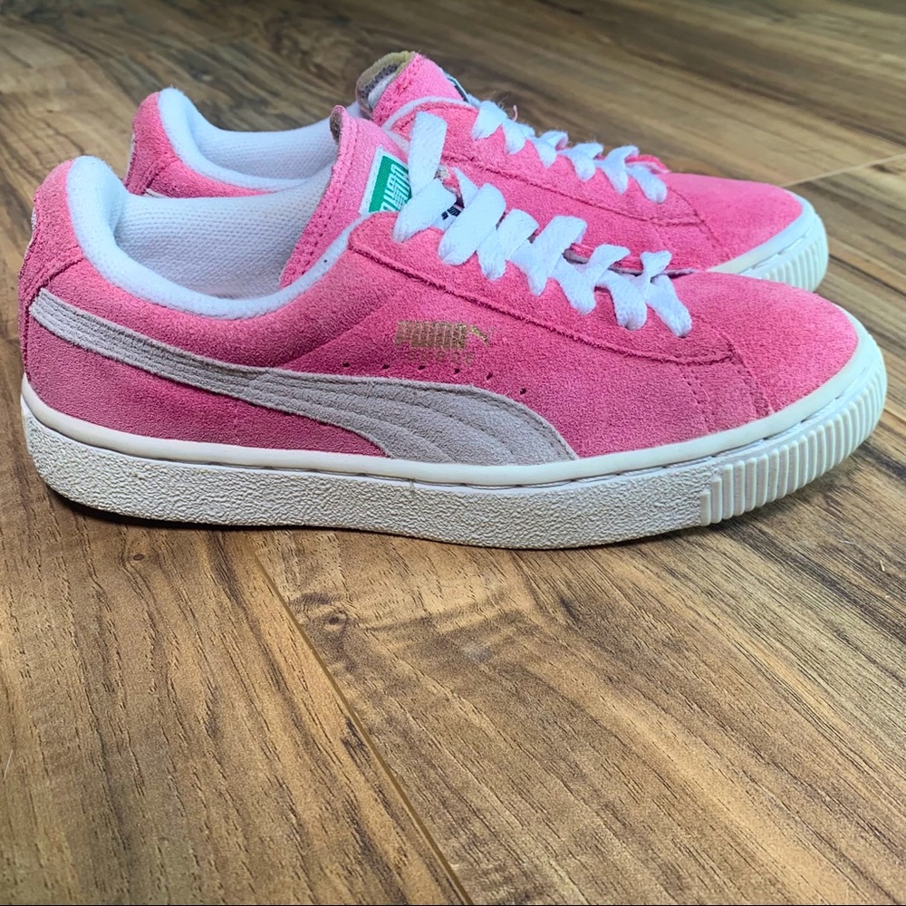 Puma Vikky v2 Suede Sneakers Sz 2.5 Y